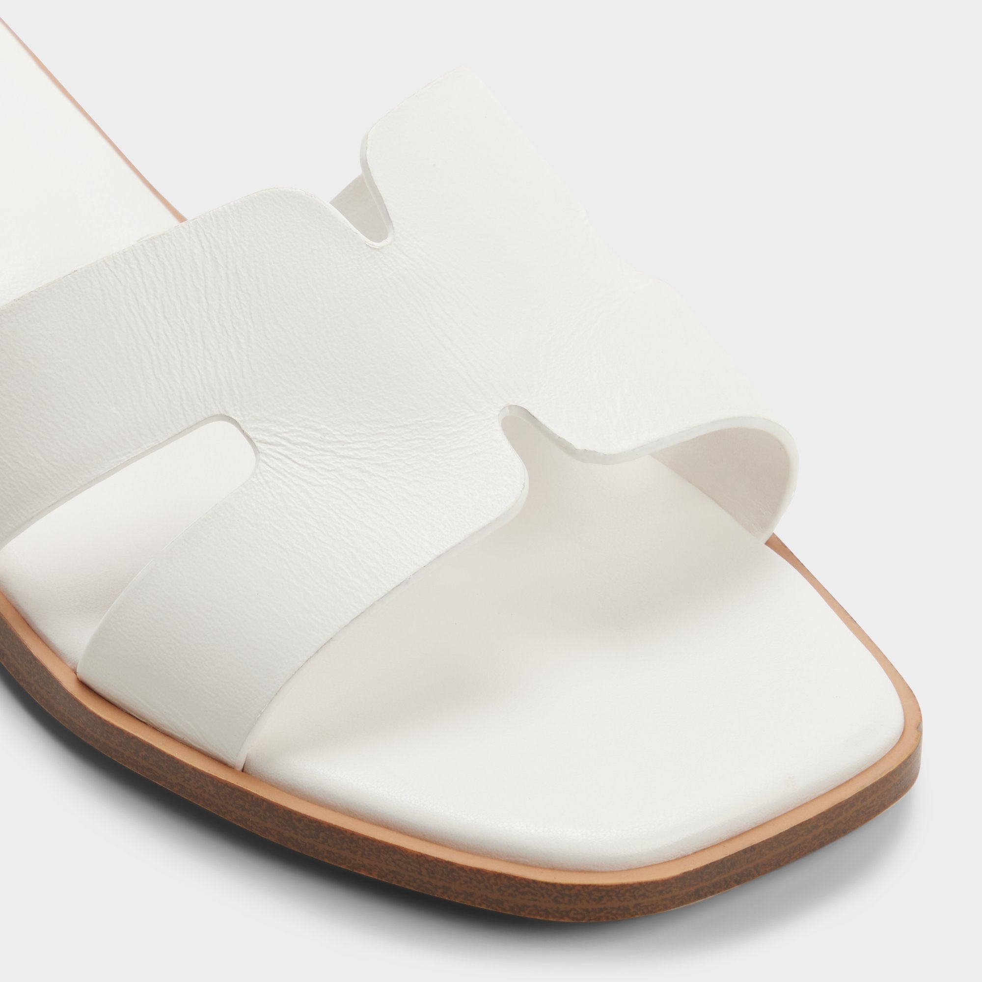 White Itsandalb in White - Slide sandal | Aldo