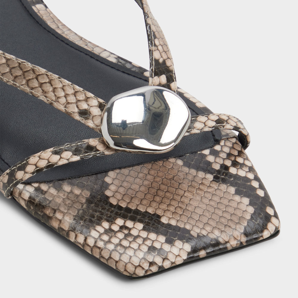 White/black Iliria White/Black Women's Flats - Slide sandal | Aldo
