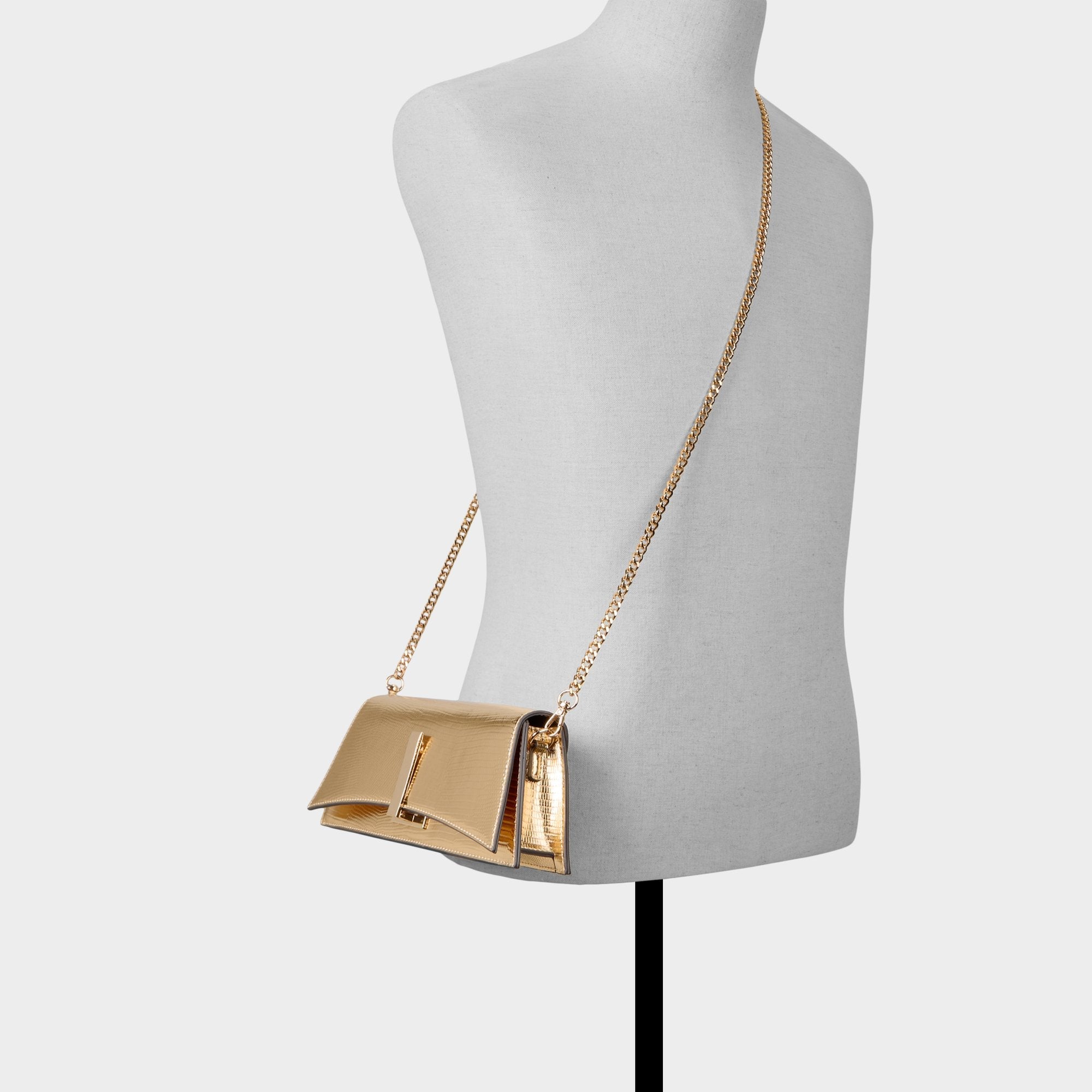 Gold Mmychaelaa in Gold - Clutch | Aldo