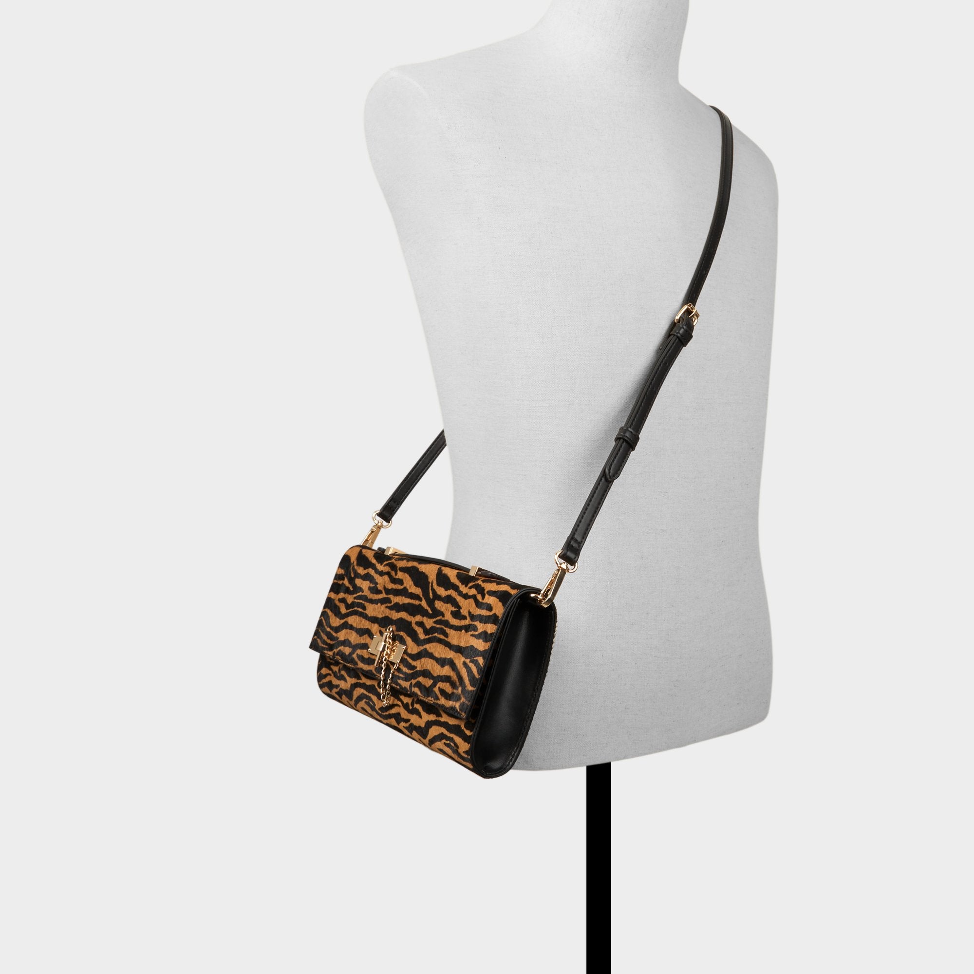 Open Brown Rouxx in Open Brown - Clutch | Aldo