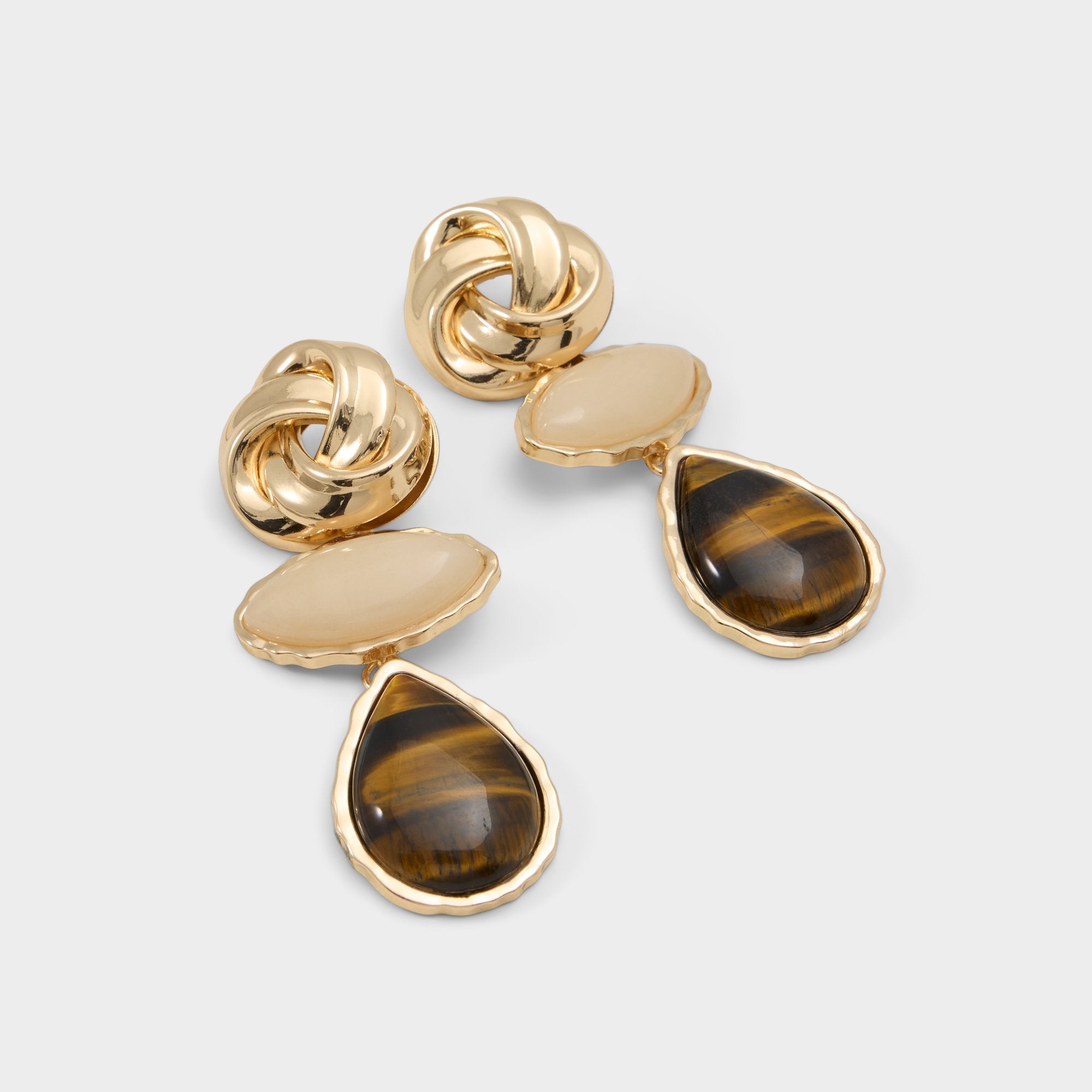 Gold Sunara in Gold - Chandelier earrings | Aldo