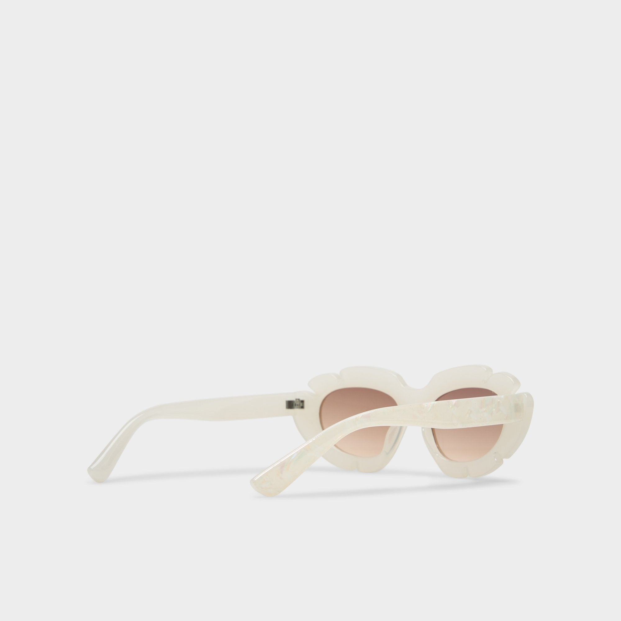White Caumasee White Women's Cat eye - Cat eye sunglasses | Aldo