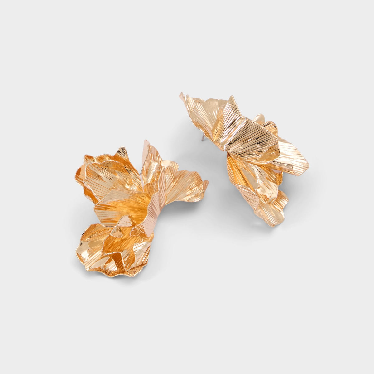 Gold Glowe in Gold - Statement earrings | Aldo