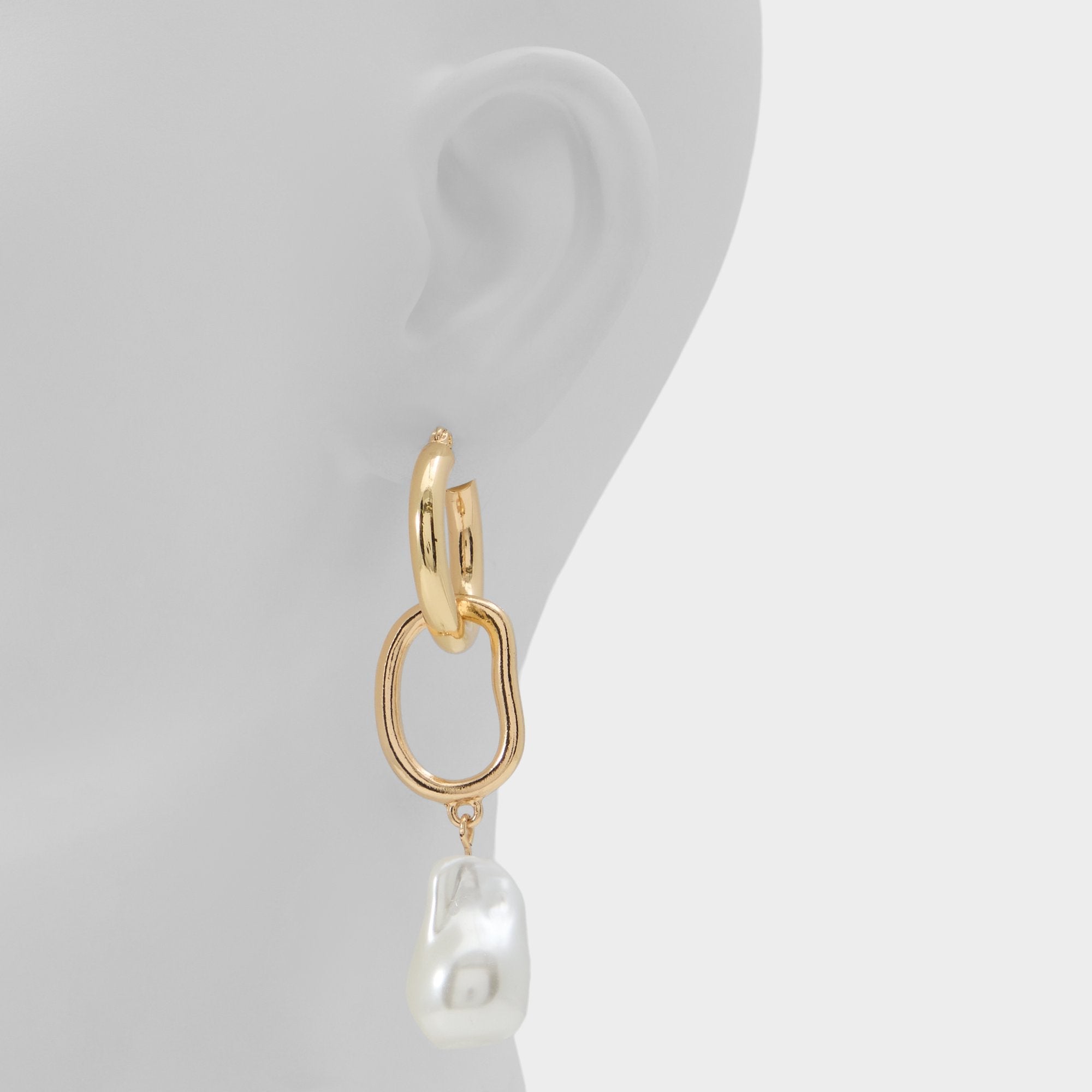 Gold Sloanne in Gold - Hoop earrings | Aldo