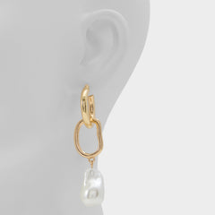 Gold Sloanne in Gold - Hoop earrings | Aldo