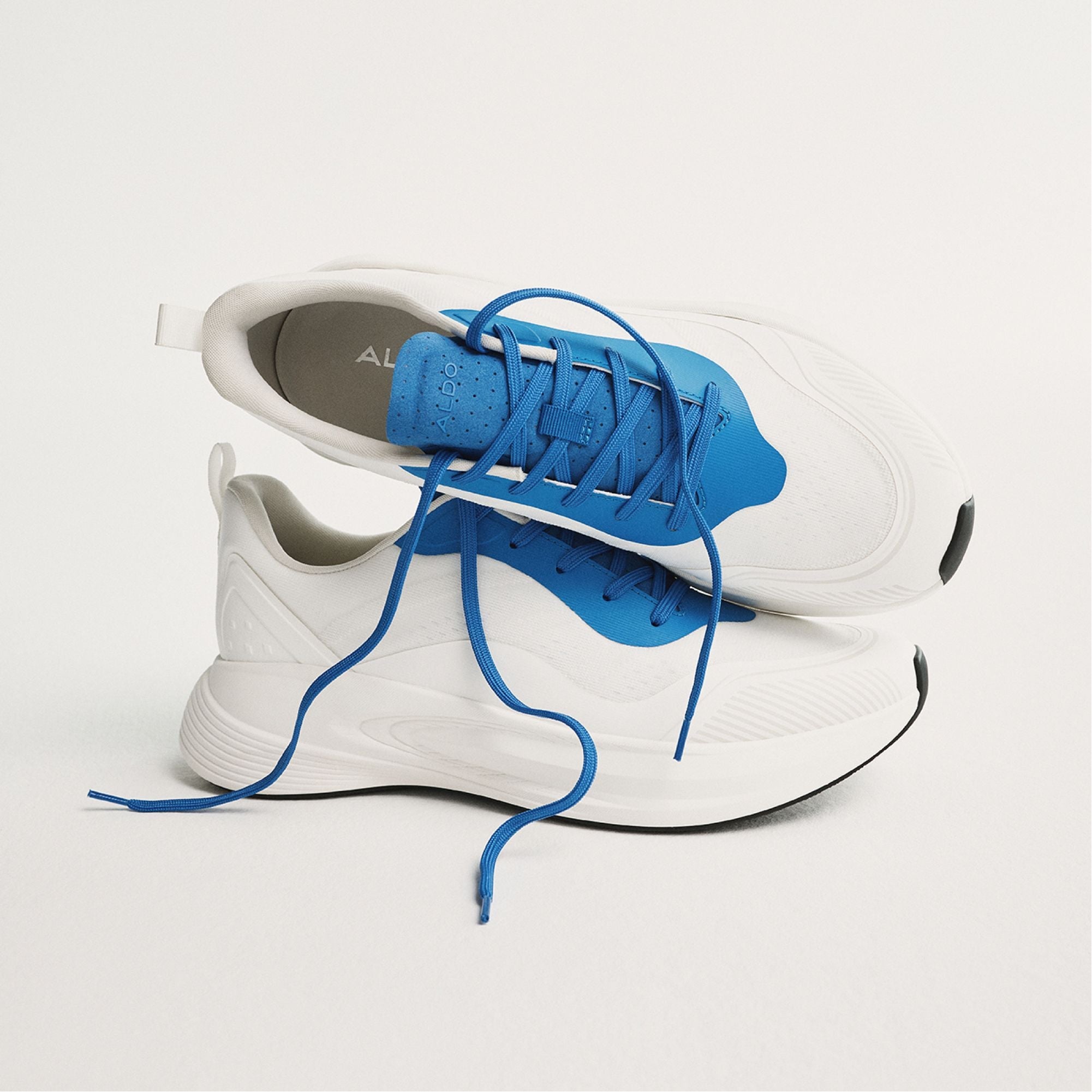 White/blue Pillowsnkr in M White Blue14112546 - Jogger sneaker, Jogger sole | Aldo