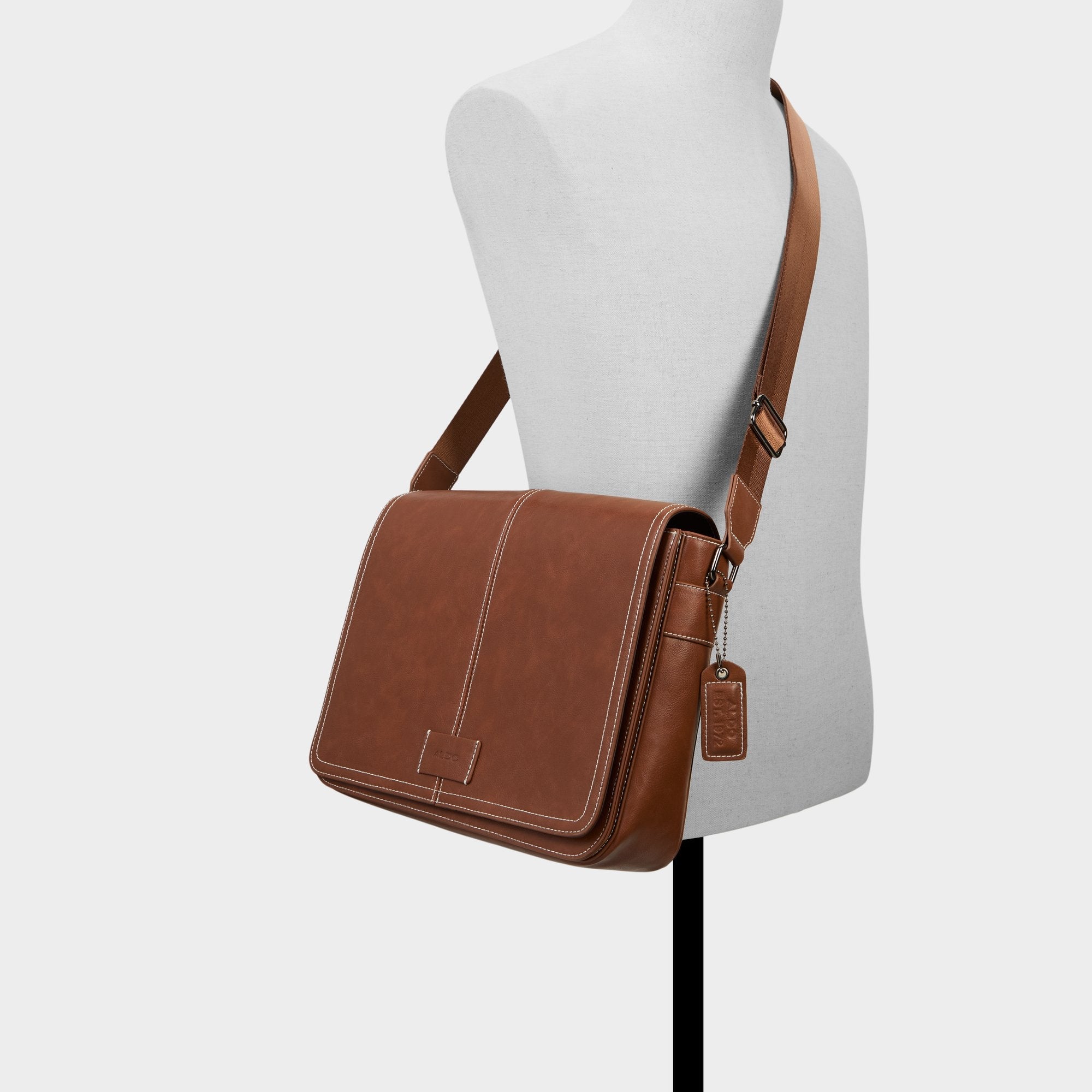 Cognac Wigoandd in Cognac - Messenger bag | Aldo