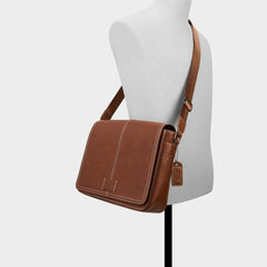 Cognac Wigoandd in Cognac - Messenger bag | Aldo